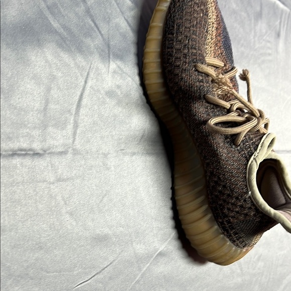 Yeezy Boost 350 v2 unisex UK size 4 brown/ blue us 4 1/2 used - Picture 12 of 16